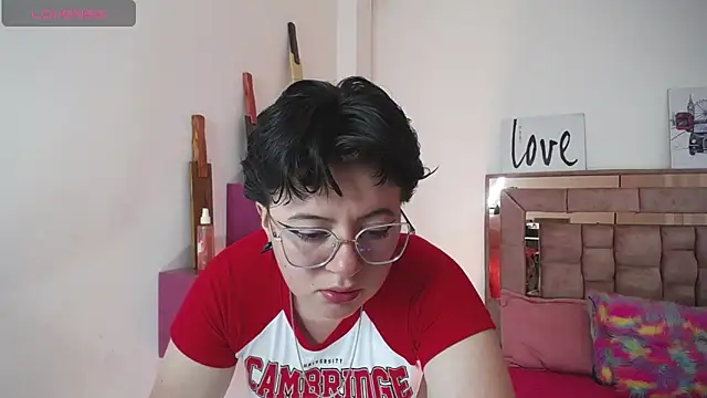 Snapshot of safyka chatting on 10/06/25, 02:20 safyka online show from 10/06/25, 02:20