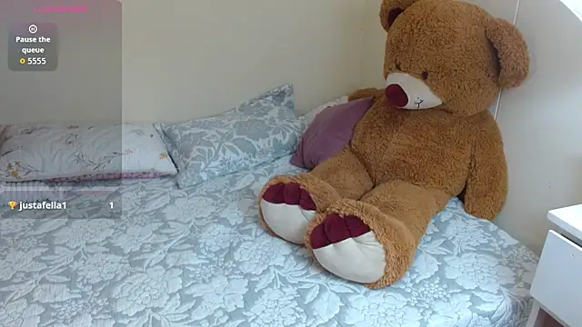 Snapshot of Pamela_Skyangels chatting on 10/26/25, 12:38 Pamela Skyangels online show from 10/26/25, 12:38