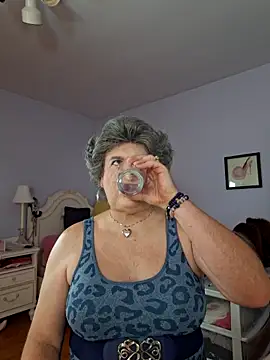 Snapshot of Victoriatv1 chatting on 10/18/25, 10:54 Victoriatv1 online show from 10/18/25, 10:54