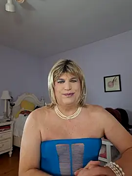 Snapshot of Victoriatv1 chatting on 10/21/25, 10:43 Victoriatv1 online show from 10/21/25, 10:43