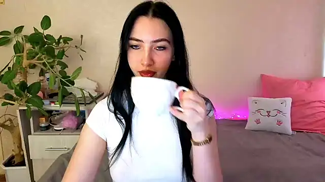 WildKittenX  online show from 05/27/26, 04:09