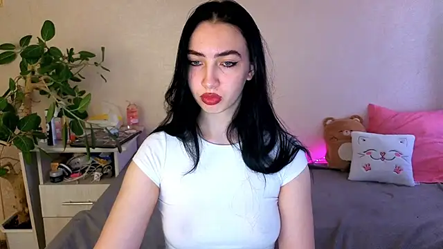 WildKittenX  online show from 06/05/26, 04:08