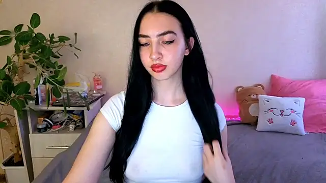 WildKittenX  online show from 06/05/26, 06:52