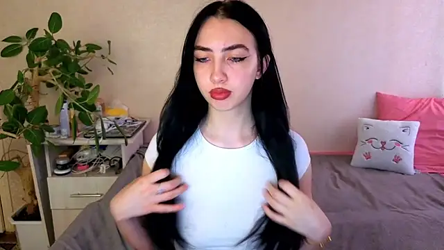 WildKittenX  online show from 06/08/26, 04:02