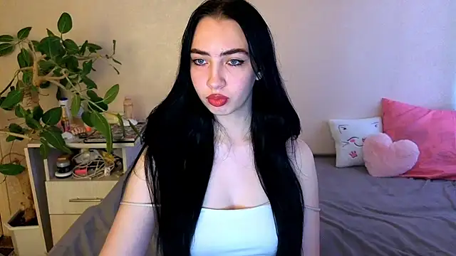 WildKittenX  online show from 06/17/26, 04:04