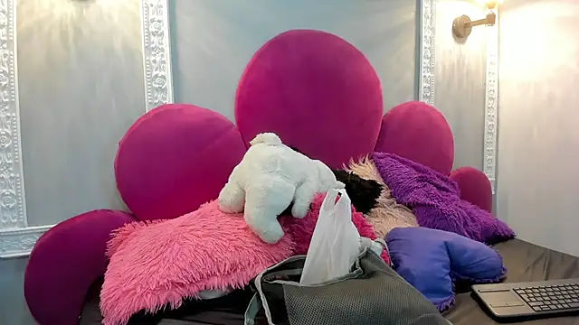 Bonniie 22 online show from 02/25/26, 07:45