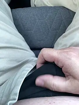 Snapshot of littletoy64 chatting on 02/27/25, 04:21 littletoy64 online show from 02/27/25, 04:21