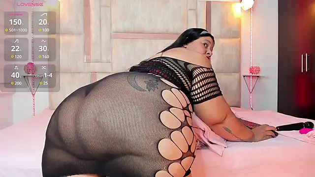 LunaaSweett online show from 03/12/25, 08:20