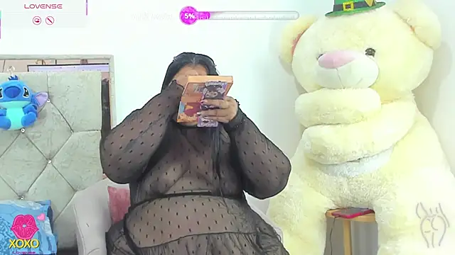 Snapshot of LunaaSweett chatting on 04/30/26, 08:37 LunaaSweett online show from 04/30/26, 08:37