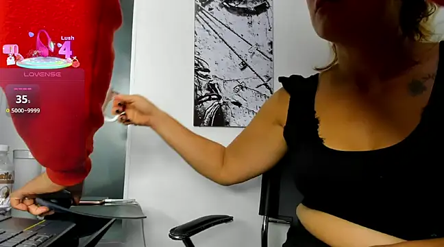 Snapshot of Allison_greey chatting on 03/22/25, 12:35 Allison greey online show from 03/22/25, 12:35