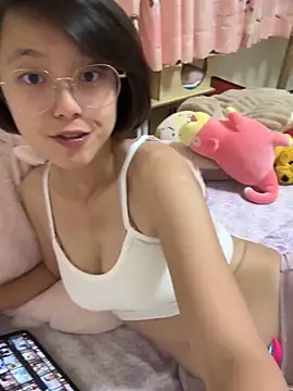 Snapshot of ladypaggy chatting on 05/06/26, 04:56 ladypaggy online show from 05/06/26, 04:56