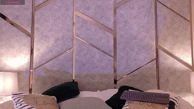 Snapshot of Angell-Bell- chatting on 03/07/25, 09:48 Angell-Bell- online show from 03/07/25, 09:48