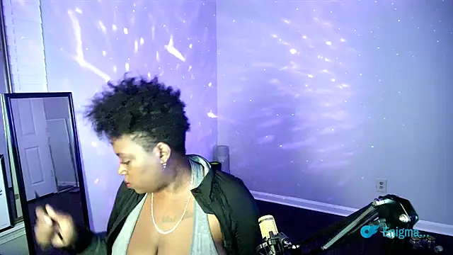 Snapshot of lovelyenigma365 chatting on 02/18/26, 12:17 lovelyenigma365 online show from 02/18/26, 12:17