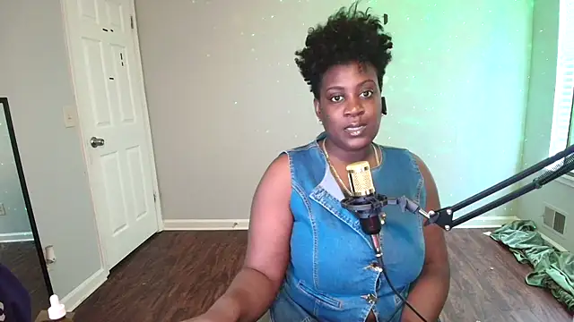 Snapshot of lovelyenigma365 chatting on 03/17/26, 06:00 lovelyenigma365 online show from 03/17/26, 06:00