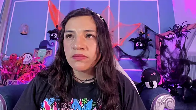 TaraTaylorr online show from 10/30/25, 02:35