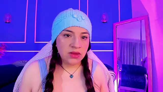 TaraTaylorr online show from 12/17/25, 03:12