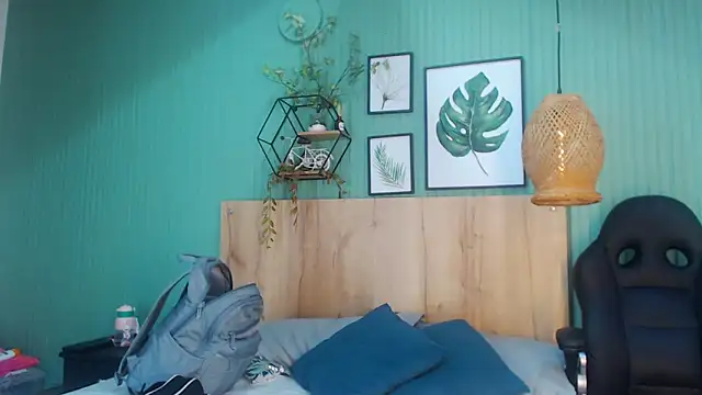 yessila parker online show from 12/04/25, 04:48