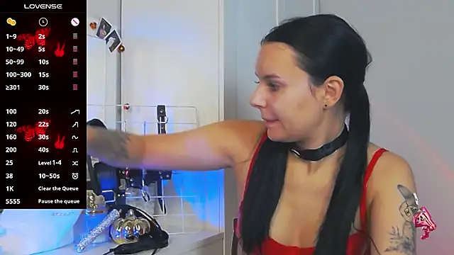 Miss Vic online show from 11/12/25, 05:02