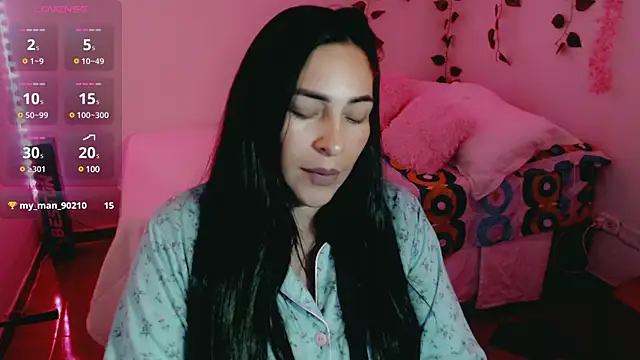 luna lgomez  online show from 03/15/25, 11:19