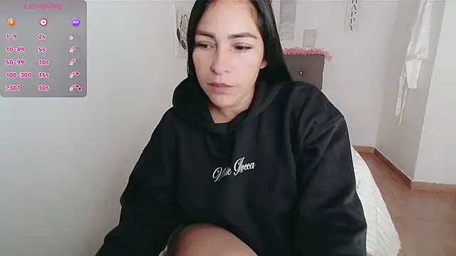 luna lgomez  online show from 10/15/25, 12:05