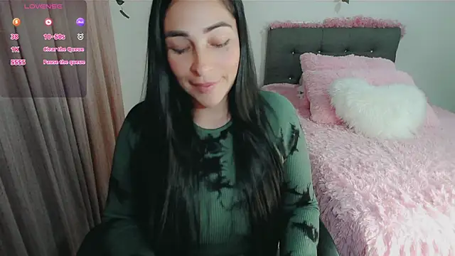 luna lgomez  online show from 10/28/25, 01:42