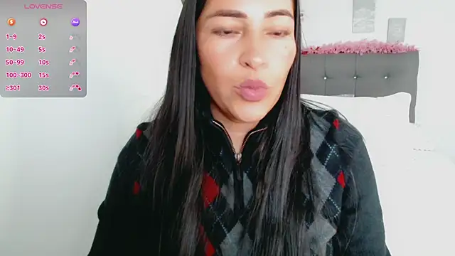 luna lgomez  online show from 01/16/26, 01:15