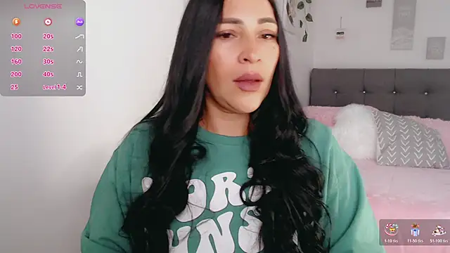 luna lgomez  online show from 02/19/26, 12:12