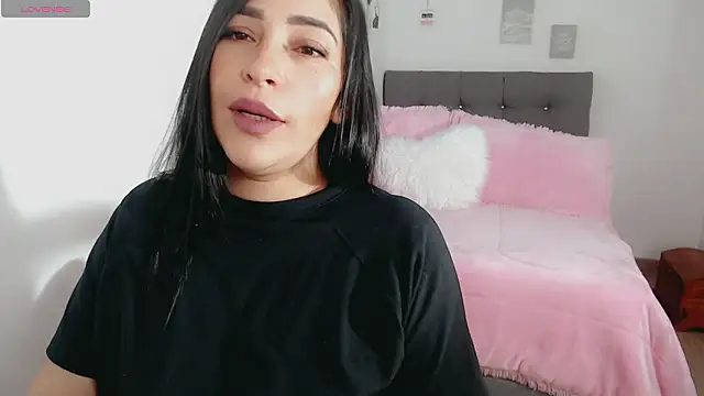 luna lgomez  online show from 02/23/26, 12:35