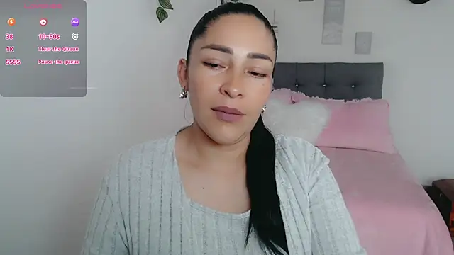 luna lgomez  online show from 03/05/26, 12:12