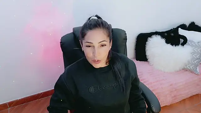 luna lgomez  online show from 03/26/26, 01:55