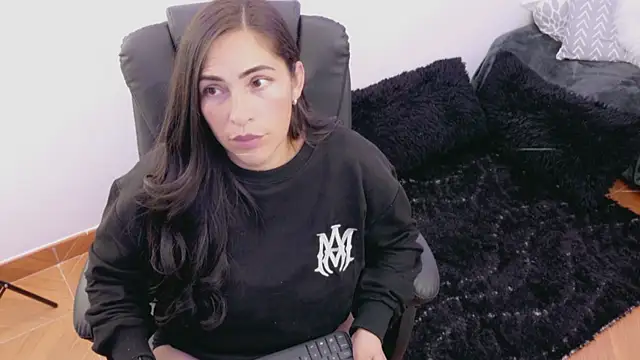 luna lgomez  online show from 04/19/26, 02:55