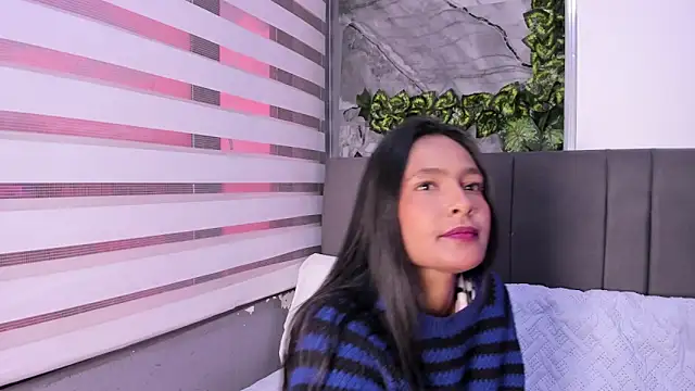 Fernanda liie  online show from 11/25/25, 12:16