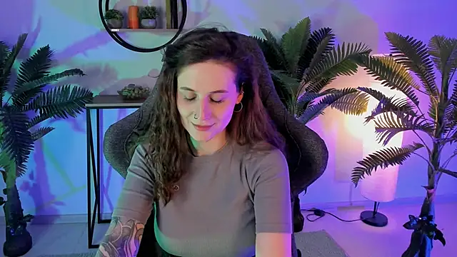 Snapshot of OliviaMcClean chatting on 03/22/25, 08:48 OliviaMcClean online show from 03/22/25, 08:48