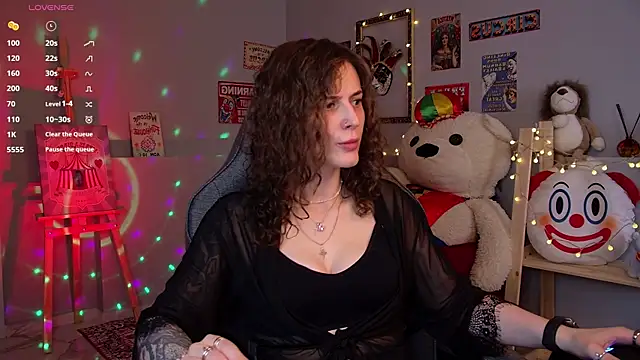 Snapshot of OliviaMcClean chatting on 05/28/26, 09:28 OliviaMcClean online show from 05/28/26, 09:28