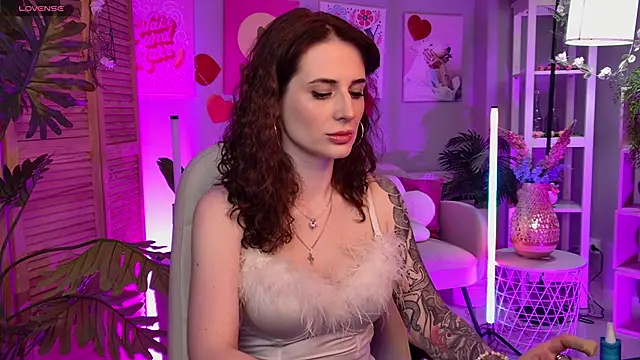 Snapshot of OliviaMcClean chatting on 06/17/26, 02:40 OliviaMcClean online show from 06/17/26, 02:40