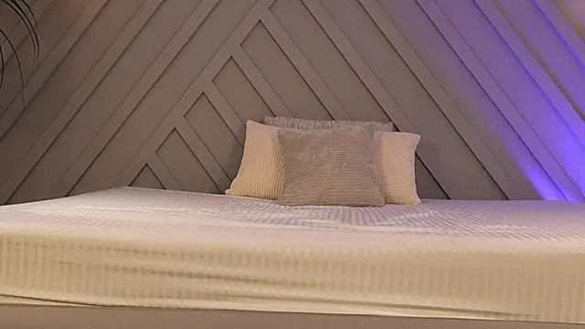 Adharamonroe online show from 05/05/26, 10:34