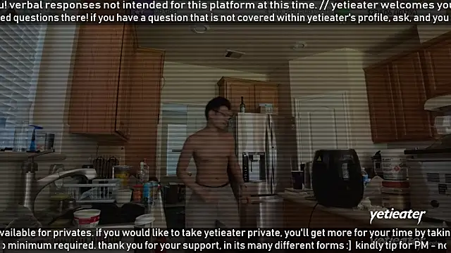 Snapshot of yetieater chatting on 07/21/26, 03:47 yetieater online show from 07/21/26, 03:47