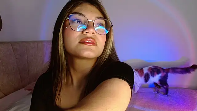 Snapshot of _Camilaaa_ chatting on 03/19/25, 05:08 Camilaaa online show from 03/19/25, 05:08