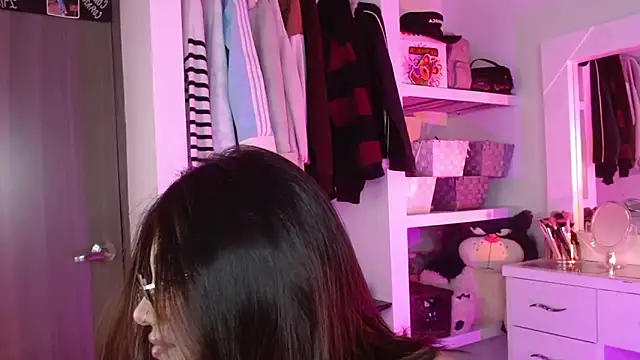 Snapshot of _Camilaaa_ chatting on 09/10/25, 04:01 Camilaaa online show from 09/10/25, 04:01