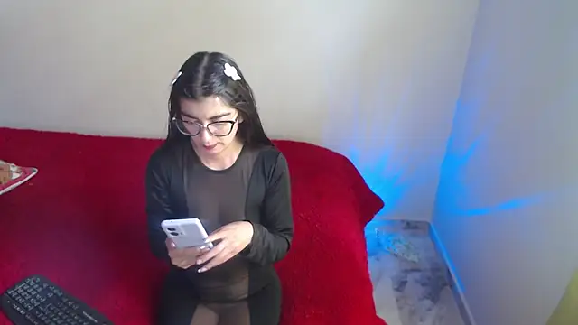 Snapshot of Saray_honey04 chatting on 03/22/25, 02:47 Saray honey04 online show from 03/22/25, 02:47