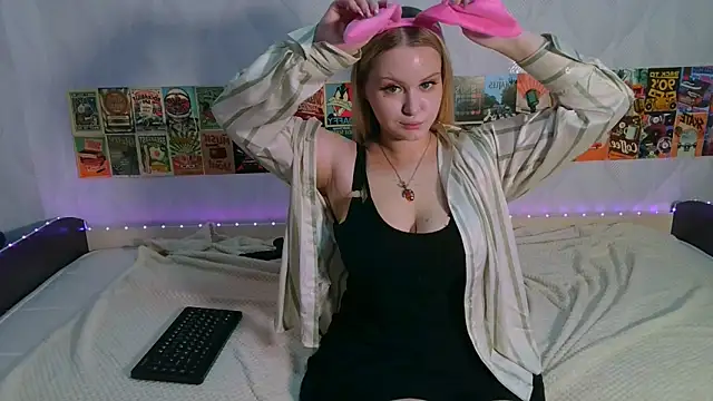 Snapshot of Beatrice_7 chatting on 03/08/25, 09:50 Beatrice 7 online show from 03/08/25, 09:50