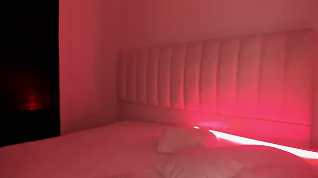 Hannahx   online show from 12/13/25, 07:53