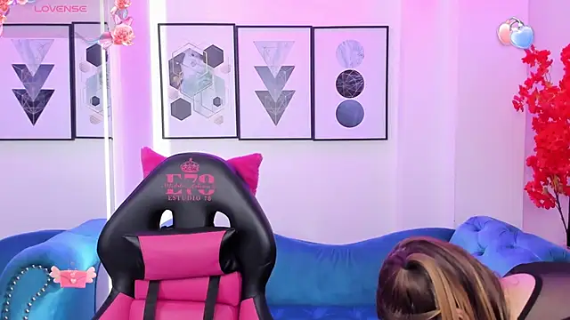 Snapshot of Agatha_luxx chatting on 03/08/25, 12:41 Agatha luxx online show from 03/08/25, 12:41