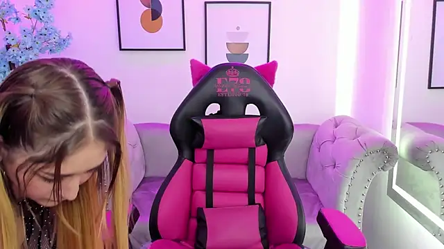 Snapshot of Agatha_luxx chatting on 03/12/25, 12:36 Agatha luxx online show from 03/12/25, 12:36