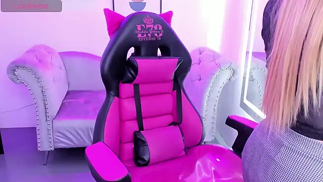 Snapshot of Agatha_luxx chatting on 03/18/25, 12:36 Agatha luxx online show from 03/18/25, 12:36