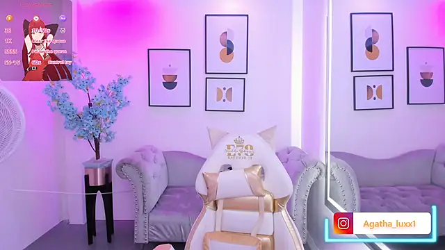 Snapshot of Agatha_luxx chatting on 09/19/25, 12:39 Agatha luxx online show from 09/19/25, 12:39