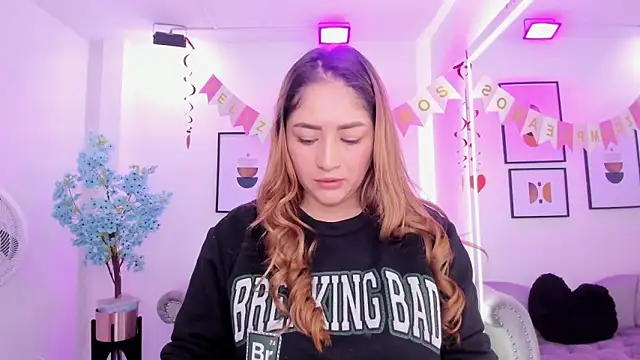 Snapshot of Agatha_luxx chatting on 10/24/25, 12:34 Agatha luxx online show from 10/24/25, 12:34