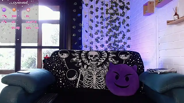 LiraSonnett online show from 12/15/25, 09:08