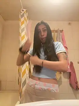 Snapshot of lex-llexiiii27 chatting on 12/21/25, 03:52 lex-llexiiii27 online show from 12/21/25, 03:52