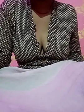 Snapshot of Beautiful_Puja chatting on 03/21/25, 12:18 Beautiful Puja online show from 03/21/25, 12:18